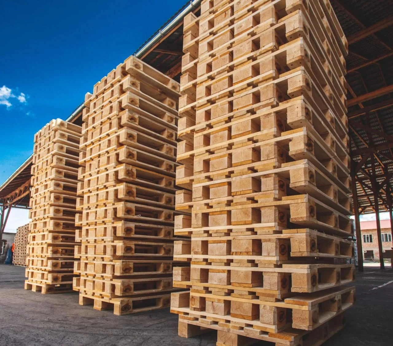 Wooden-Pallet.webp Heavy Duty Wooden Pallets for Sale – ISPM 15 Export Grade - Image 1